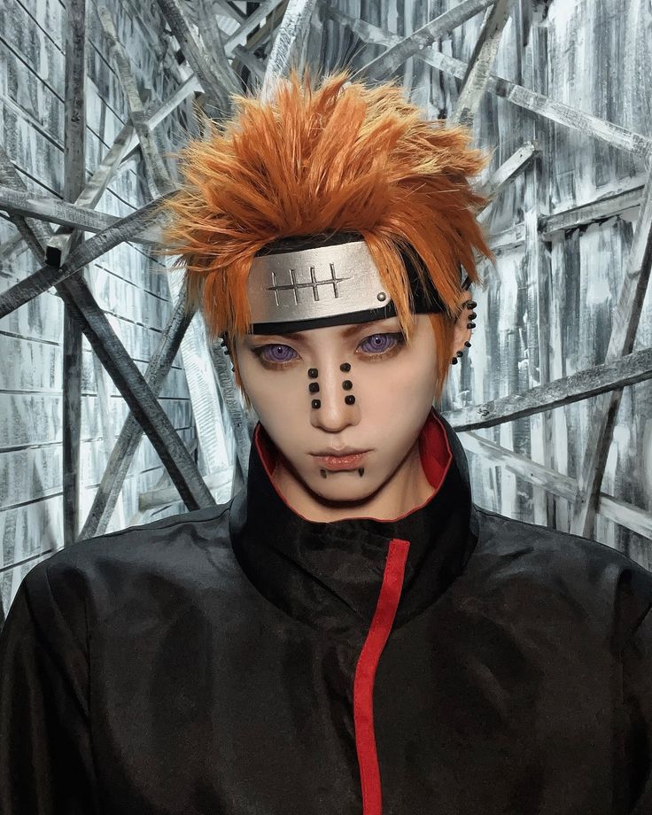 Lentes de Contacto Rinnegan puestos, mirada masculina con efecto anime