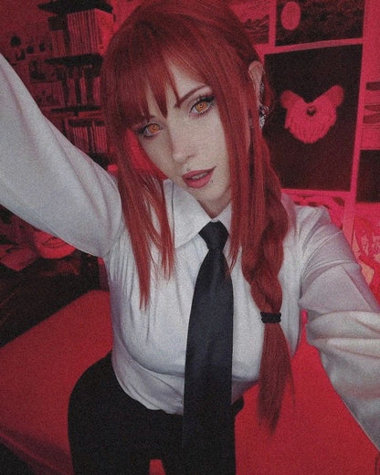 Lentes de Contacto Makima en un look de cosplay completo